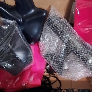 Source Unknown Elegant Black Necklace Bracelet Display